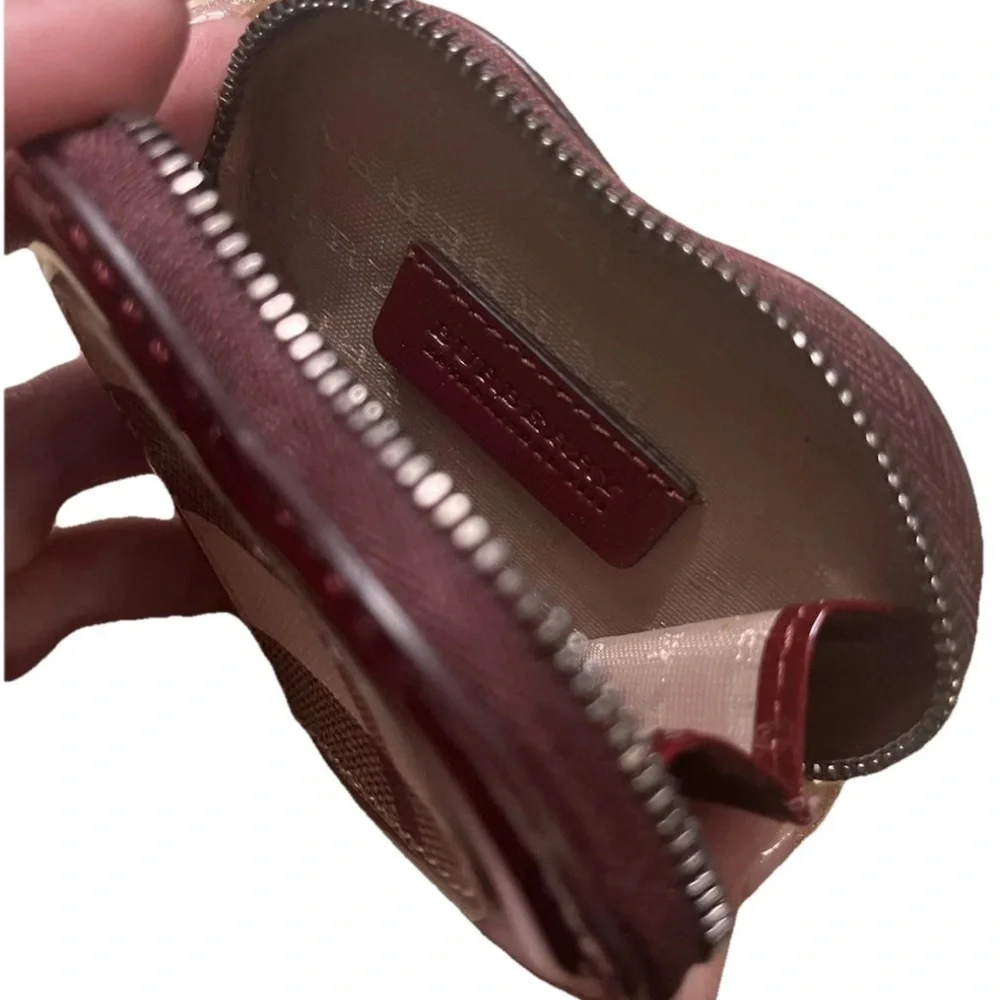 Burberry ❤️ Nova Check Heart Shaped Coin Holder Zip Pouch - Picture 4 of 5